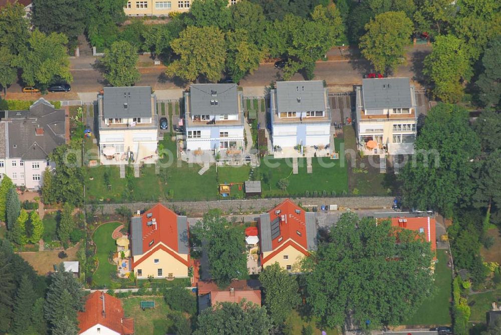 Aerial image Berlin - 30.07.2006 Berlin Wohnsiedlungsneubau der PREMIER-Deutschland GmbH, an der Bondickenstr./Nimrodstr. in Berlin-Reinickendorf