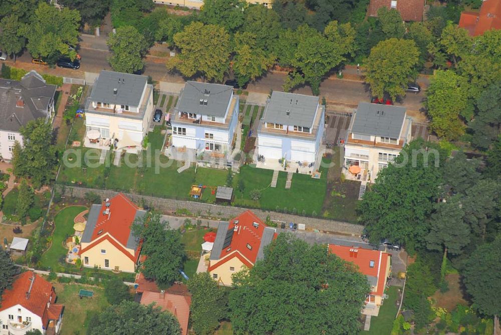 Aerial photograph Berlin - 30.07.2006 Berlin Wohnsiedlungsneubau der PREMIER-Deutschland GmbH, an der Bondickenstr./Nimrodstr. in Berlin-Reinickendorf