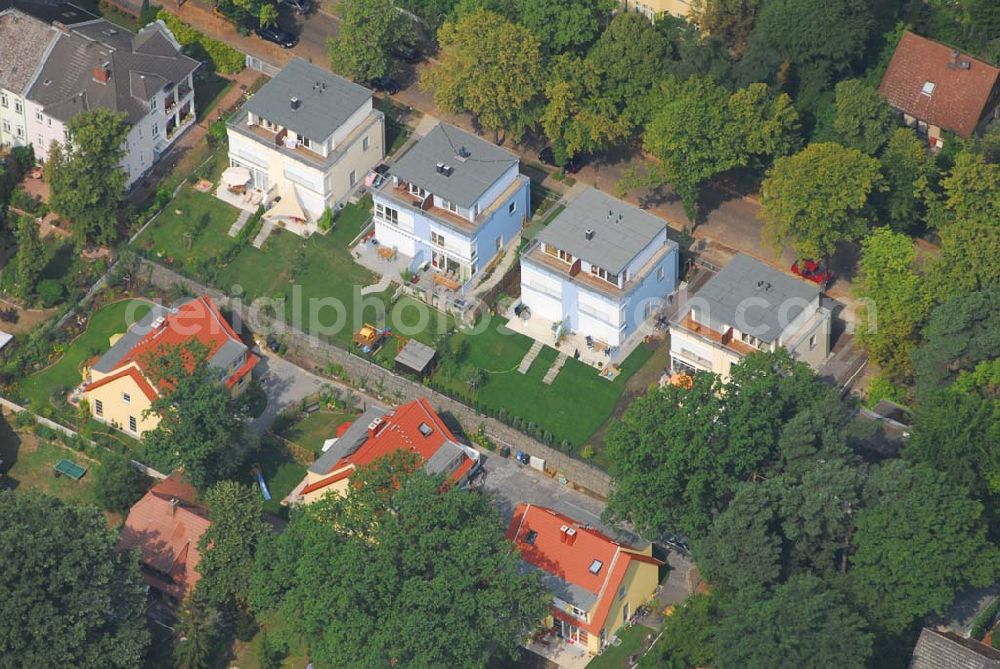 Berlin from the bird's eye view: 30.07.2006 Berlin Wohnsiedlungsneubau der PREMIER-Deutschland GmbH, an der Bondickenstr./Nimrodstr. in Berlin-Reinickendorf