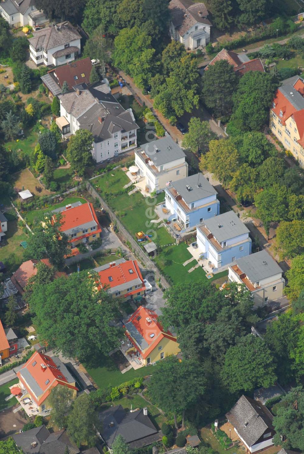 Aerial photograph Berlin - 30.07.2006 Berlin Wohnsiedlungsneubau der PREMIER-Deutschland GmbH, an der Bondickenstr./Nimrodstr. in Berlin-Reinickendorf