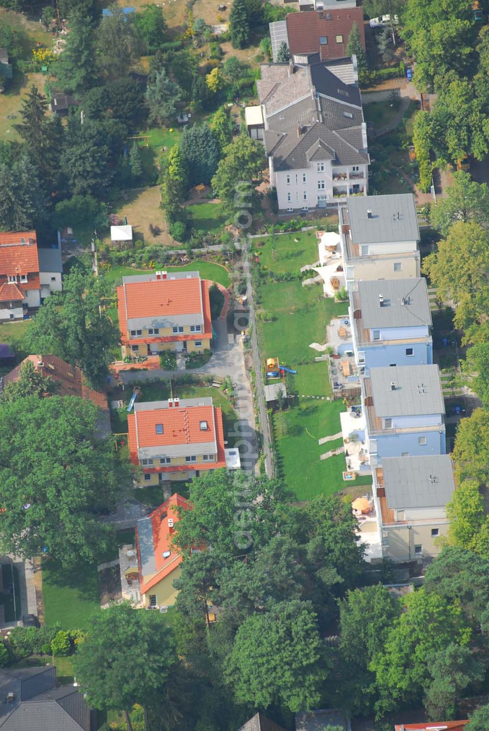 Berlin from the bird's eye view: 30.07.2006 Berlin Wohnsiedlungsneubau der PREMIER-Deutschland GmbH, an der Bondickenstr./Nimrodstr. in Berlin-Reinickendorf