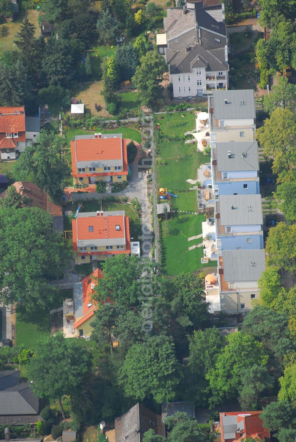 Aerial image Berlin - 30.07.2006 Berlin Wohnsiedlungsneubau der PREMIER-Deutschland GmbH, an der Bondickenstr./Nimrodstr. in Berlin-Reinickendorf