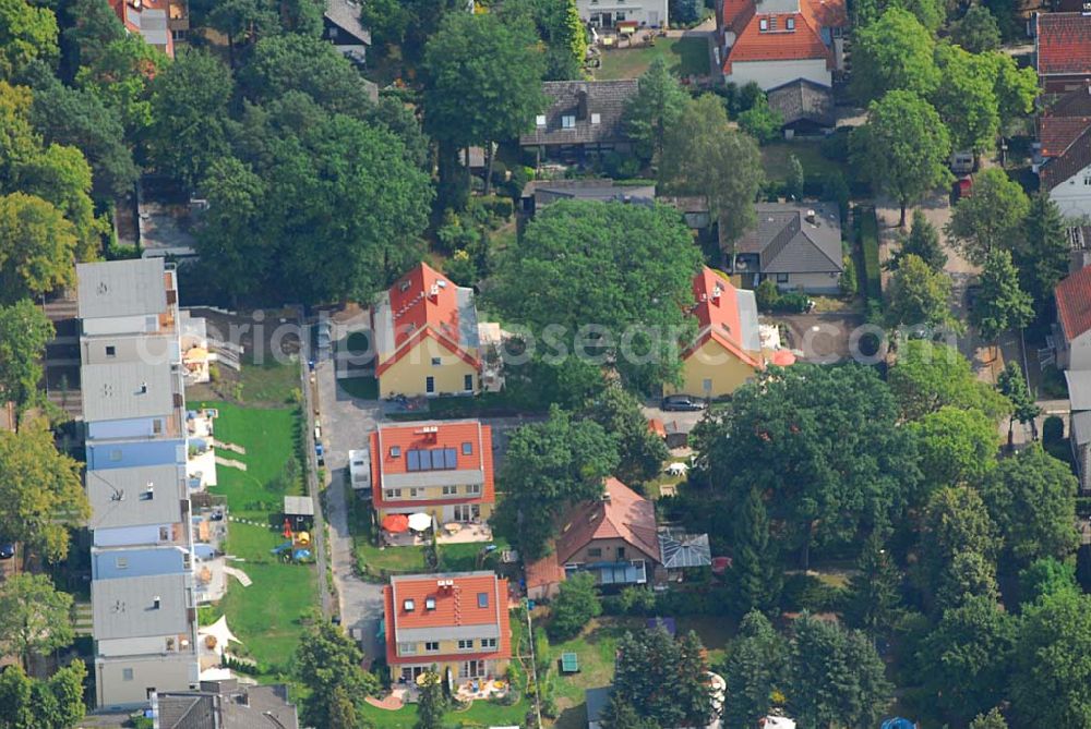 Berlin from above - 30.07.2006 Berlin Wohnsiedlungsneubau der PREMIER-Deutschland GmbH, an der Bondickenstr./Nimrodstr. in Berlin-Reinickendorf