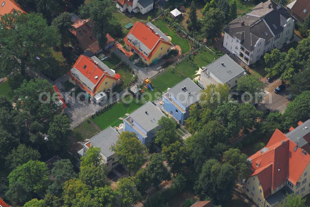 Berlin from the bird's eye view: 30.07.2006 Berlin Wohnsiedlungsneubau der PREMIER-Deutschland GmbH, an der Bondickenstr./Nimrodstr. in Berlin-Reinickendorf