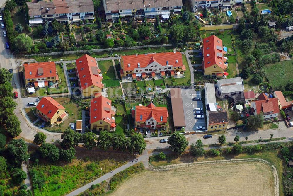 Berlin from above - Wohnsiedlungsneubau der PREMIER-Deutschland GmbH, an der Dorfstr. Am Alten Dorfanger in Berlin-Kaulsdorf