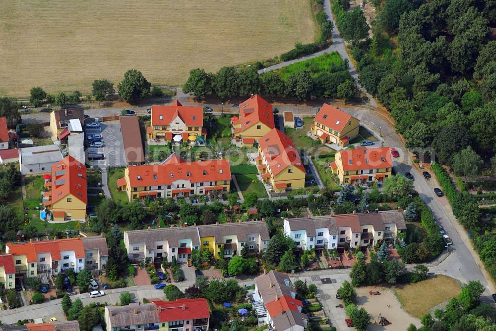 Berlin from above - Wohnsiedlungsneubau der PREMIER-Deutschland GmbH, an der Dorfstr. Am Alten Dorfanger in Berlin-Kaulsdorf