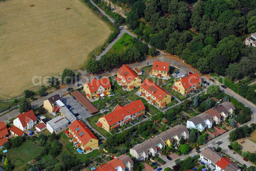 Aerial photograph Berlin - Wohnsiedlungsneubau der PREMIER-Deutschland GmbH, an der Dorfstr. Am Alten Dorfanger in Berlin-Kaulsdorf