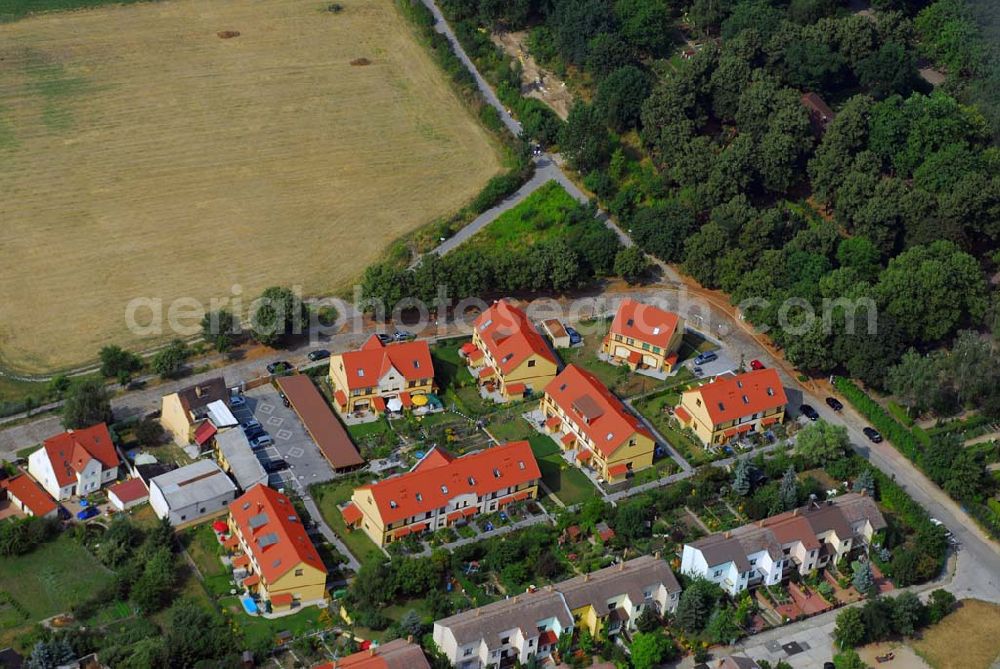 Berlin from above - Wohnsiedlungsneubau der PREMIER-Deutschland GmbH, an der Dorfstr. Am Alten Dorfanger in Berlin-Kaulsdorf