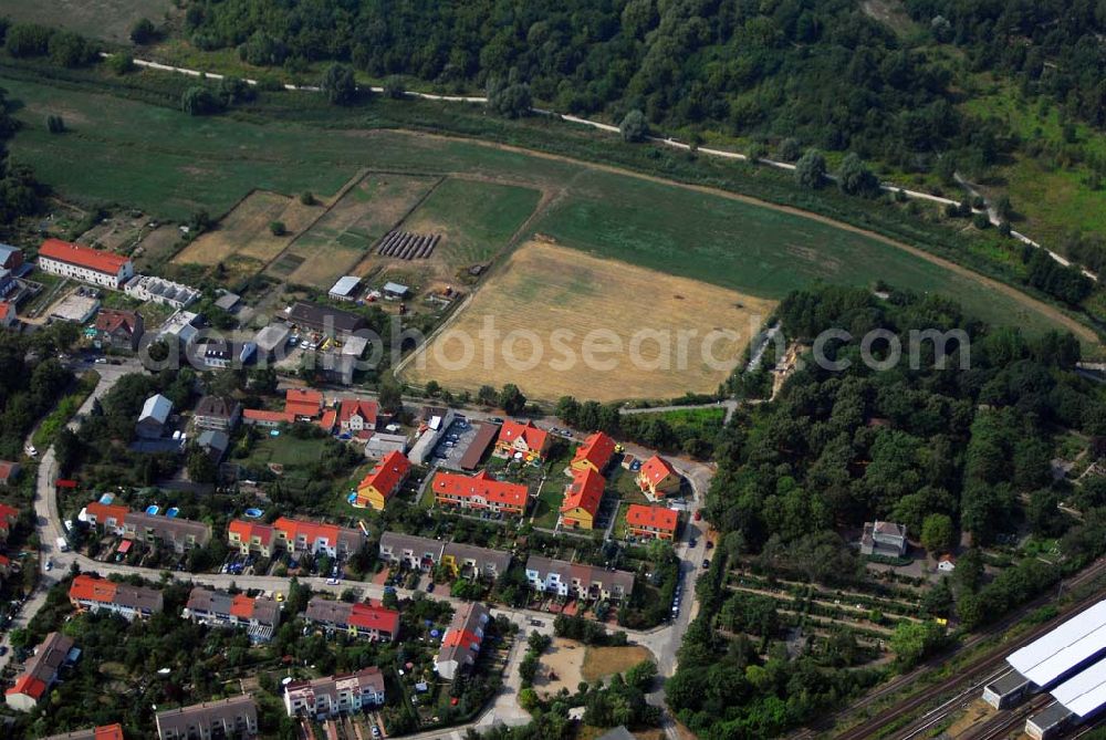 Berlin from the bird's eye view: Wohnsiedlungsneubau der PREMIER-Deutschland GmbH, an der Dorfstr. Am Alten Dorfanger in Berlin-Kaulsdorf