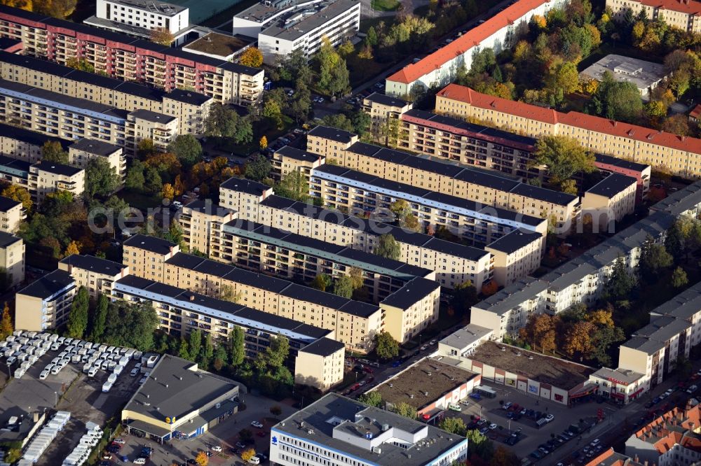 Berlin from the bird's eye view: View of the residential town Wohnstadt Carl Legien at Erich Weinert Strasse in Berlin - Prenzlauer Berg. The historical settlement between Greelstrasse and Ostseestrasse was build from 1928 to 1930 according to designs by architects Bruno Taut and Franz Hilliger. As one of six Berlin Modernism Housing Estates, the building complex was awarded the title of UNESCO World Heritage Site in 2008. Owner of the land is the Prelios Estate Management GmbH