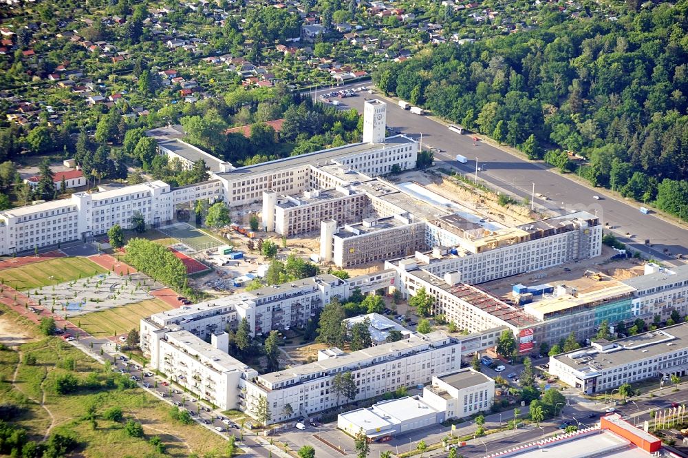 Berlin from above - Lesley Lofts residential project on the grounds of the former Telefunken works and later that of the former U.S. Army Headquarters, McNair Barracks at Platz des 4. Juli between Goerzallee and Osteweg in Berlin Lichterfelde