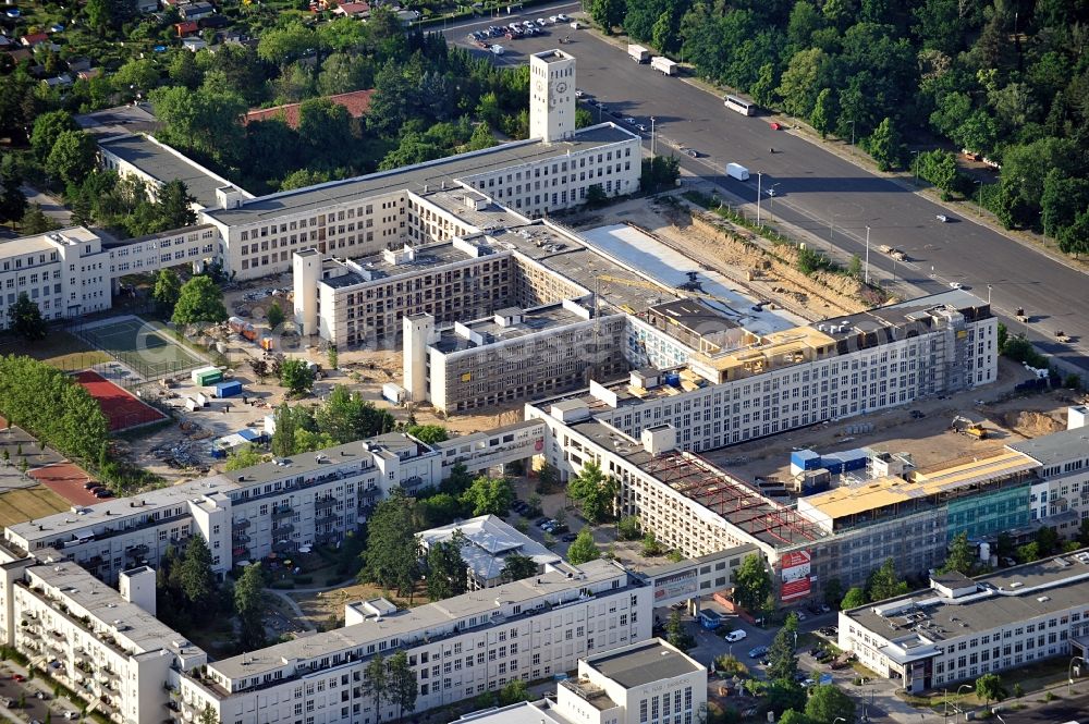 Berlin from the bird's eye view: Lesley Lofts residential project on the grounds of the former Telefunken works and later that of the former U.S. Army Headquarters, McNair Barracks at Platz des 4. Juli between Goerzallee and Osteweg in Berlin Lichterfelde