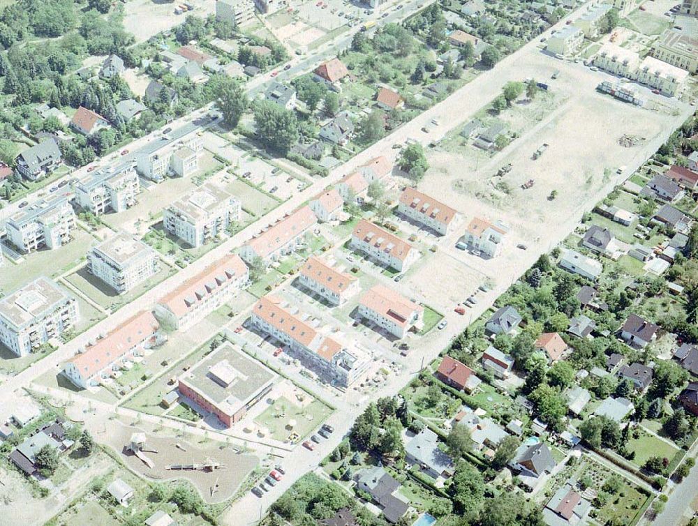 Aerial photograph Berlin - Wohnungsneubau an der Blankenfelder Straße in Berlin-Buchholz ( Stadtbezirk Berlin-Pankow).