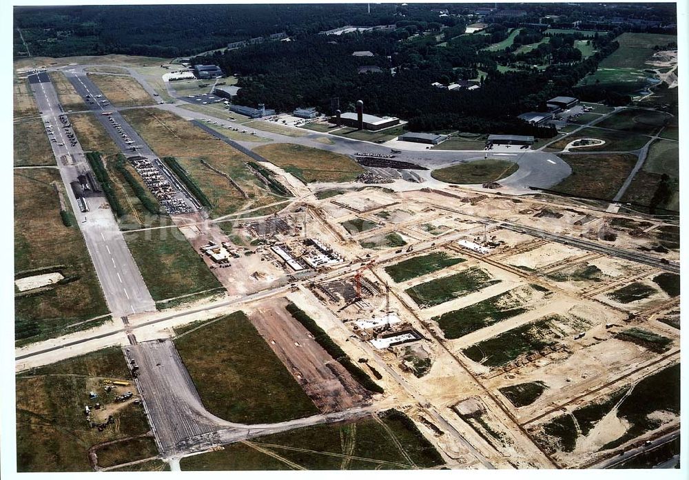 Aerial photograph Berlin - Gatow - Wohnungsneubau auf dem ehemaliger Flugplatz Berlin - Gatow.