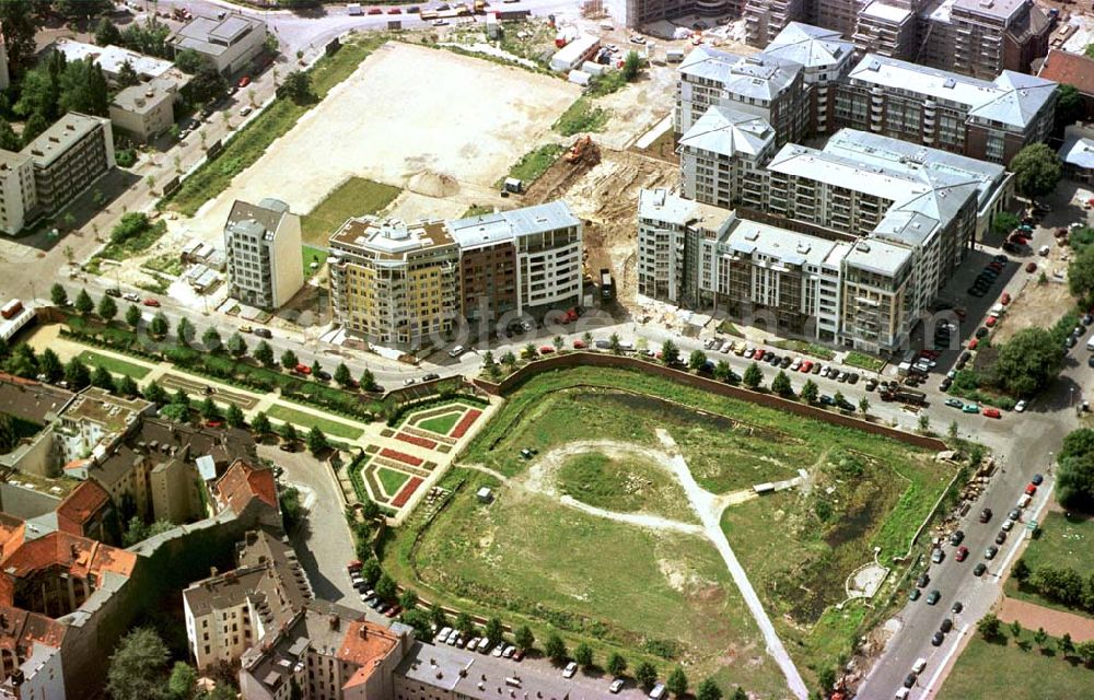 Berlin from the bird's eye view: Wohnungsneubau am Engelbecken zwischen Mitte und Kreuzberg.