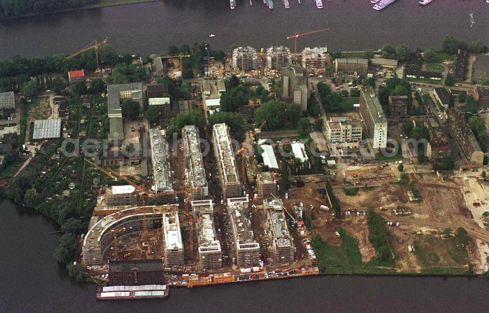 Aerial photograph Berlin - Friedrichshain - Wohnungsneubau auf der Halbinsel Alt-Stralau