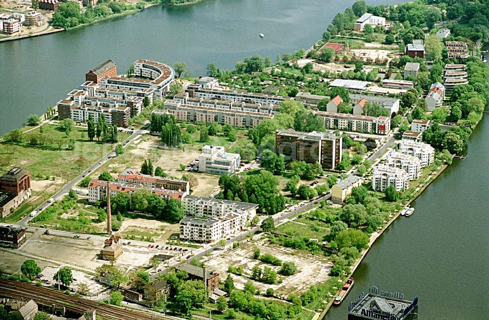 Berlin - Friedrichshain from above - Wohnungsneubau auf der Halbinsel Stralau an der Rummelsburger Bucht. Datum: 16.05.03