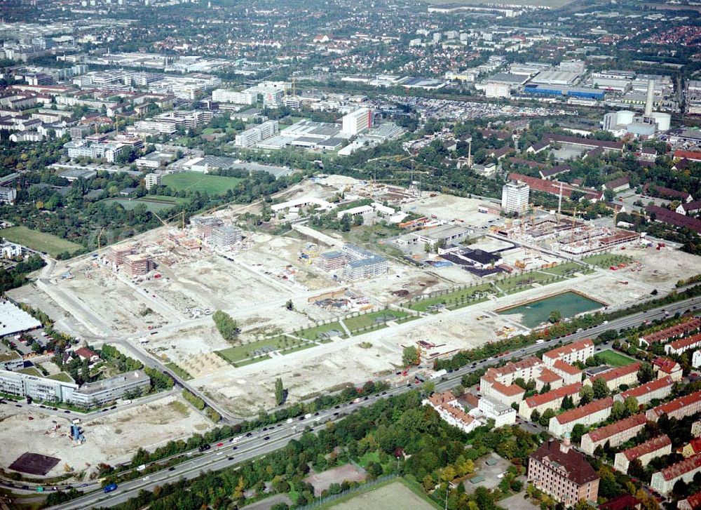 München from the bird's eye view: Wohnungsneubau in München Forstenried - Richtung Heizkraftwerk Starnberg.