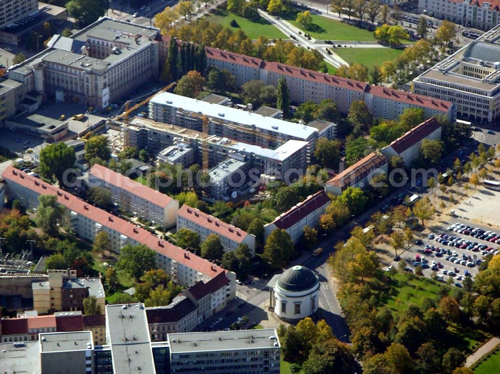 Potsdam from the bird's eye view: 07.10.2004 Blick auf den Wohnungsneubau und der Baustelle der Wohnungsgenossenschaft in Potsdam.