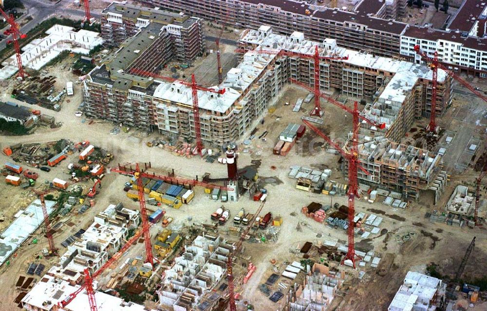 Berlin from the bird's eye view: Wohnungsneubau der Wohnsiedlung Weiße Taube durch die Unternehmensgruppe Max Aicher an der Landsberger Allee