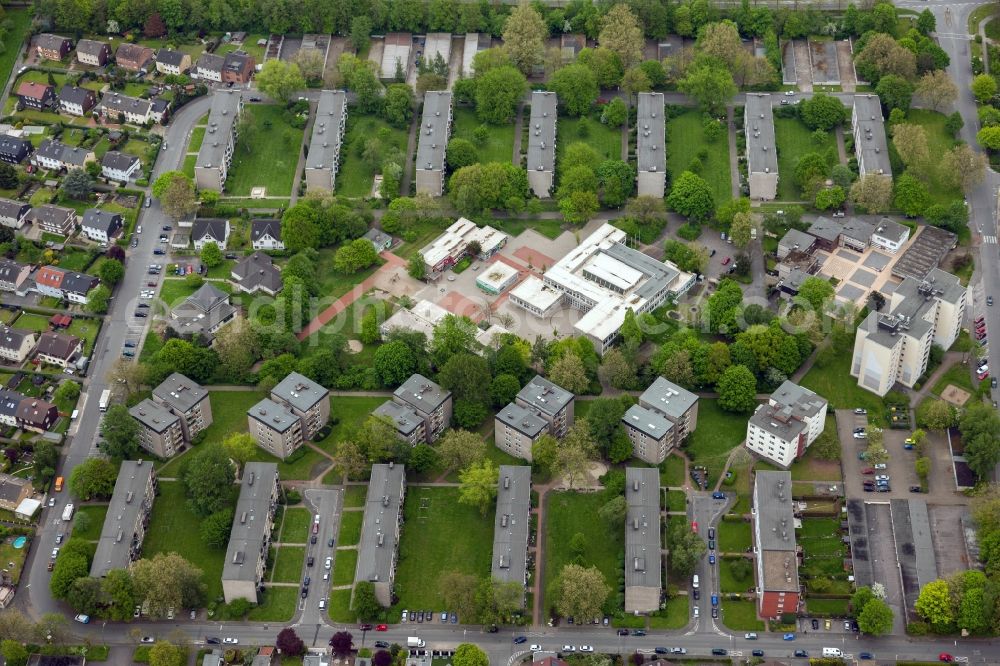 Castrop-Rauxel from above - View of a housing area in Castrop-Rauxel in the state North Rhine-Westphalia. In the middle of that housing area the Hans-Christian-Andersen-Schule is located