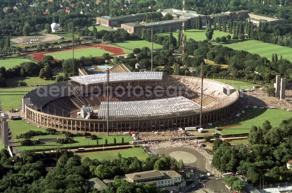 Aerial photograph Berlin - Wolfgang Petry - concert at the sports facility grounds of the Arena Stadium Olympic Stadium in Berlin