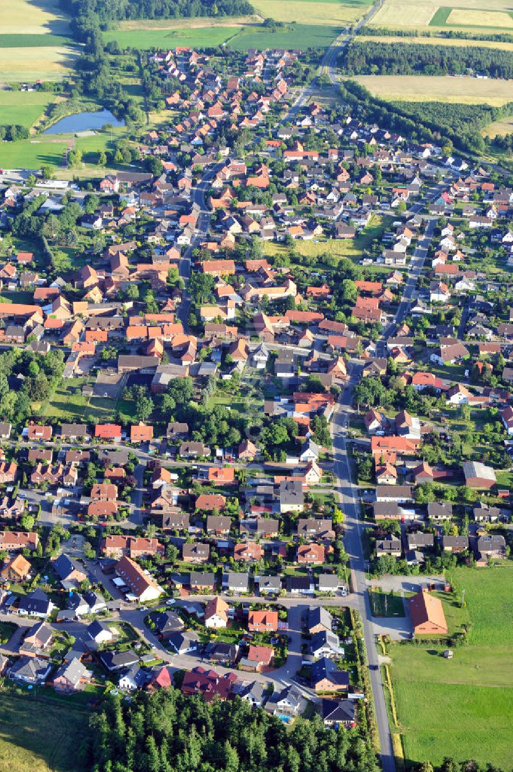 Wolfsburg - Helingen from above - Stadtteilansicht mit Einfamilienhäusern in Wolfsburg - Helingen in Niedersachsen. One familiy houses in Wolfsburg-Helingen in Lower Saxony.