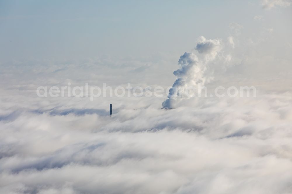 Aerial image Hamm - Clouds over the power plants and exhaust towers of coal thermal power station of RWE Power in the Schmehausen part of Hamm in the state of North Rhine-Westphalia