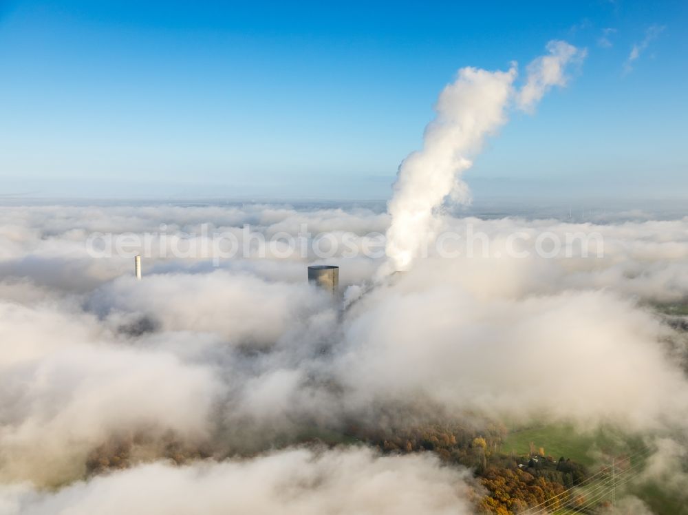 Hamm from above - Clouds over the power plants and exhaust towers of coal thermal power station of RWE Power in the Schmehausen part of Hamm in the state of North Rhine-Westphalia