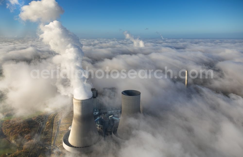 Aerial image Hamm - Clouds over the power plants and exhaust towers of coal thermal power station of RWE Power in the Schmehausen part of Hamm in the state of North Rhine-Westphalia