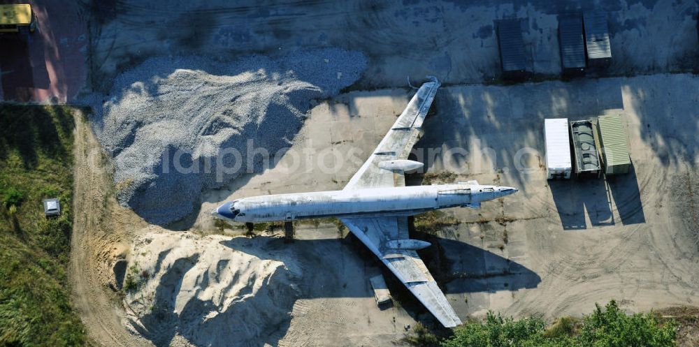 Warschau from the bird's eye view: Blick auf das Wrack ohne Seitenleitwerk eines ehemaligen Passagierflugzeuges Tupolew TU 143A der polnischen Fluggesellschaft LOT auf einem Polizeiübungsgelände an der Rekruicka / Marsa / Korkowa Strasse am östlichen Stadrand der Metropole. A former passenger aircraft Tupolev TU 143A in Warsaw.