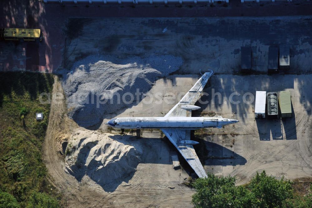 Aerial image Warschau - Blick auf das Wrack ohne Seitenleitwerk eines ehemaligen Passagierflugzeuges Tupolew TU 143A der polnischen Fluggesellschaft LOT auf einem Polizeiübungsgelände an der Rekruicka / Marsa / Korkowa Strasse am östlichen Stadrand der Metropole. A former passenger aircraft Tupolev TU 143A in Warsaw.