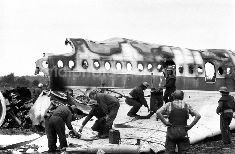 Schönefeld from the bird's eye view: Blick auf das Wrack der INTERFLUG Iljuschin IL62 mit der Kennung DDR-SEW auf dem Gelände des Flughafens Berlin-Schönefeld.Am 17.Juni 1989 wurde die Maschine bei einem Startabbruch zerstört. Da bei dem Startabbruch die Triebwerke versehentlich abgestellt wurden, anstatt vollen Umkehrschub zu geben, überrollte das Luftfahrzeug das Ende der Start- und Landebahn. Der Rumpf brach auseinan der und ging in Flammen auf. Es kamen 21 Menschen ums Leben. Die Wrackteile wurden in wochenlanger Kleinstarbeit geborgen, der restliche, in den Tragflächensektionen verbliebene Kerosinbestand enttankt. Wrackteile sollen auf dem Geländes des ehemaligen Südteiles Diepensee des einstigen INTERFLUG-Zentralflughafens vergraben worden sein.