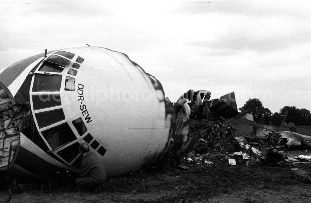 Schönefeld from the bird's eye view: Blick auf das Wrack der INTERFLUG Iljuschin IL62 mit der Kennung DDR-SEW auf dem Gelände des Flughafens Berlin-Schönefeld.Am 17.Juni 1989 wurde die Maschine bei einem Startabbruch zerstört. Da bei dem Startabbruch die Triebwerke versehentlich abgestellt wurden, anstatt vollen Umkehrschub zu geben, überrollte das Luftfahrzeug das Ende der Start- und Landebahn. Der Rumpf brach auseinan der und ging in Flammen auf. Es kamen 21 Menschen ums Leben. Die Wrackteile wurden in wochenlanger Kleinstarbeit geborgen, der restliche, in den Tragflächensektionen verbliebene Kerosinbestand enttankt. Wrackteile sollen auf dem Geländes des ehemaligen Südteiles Diepensee des einstigen INTERFLUG-Zentralflughafens vergraben worden sein.