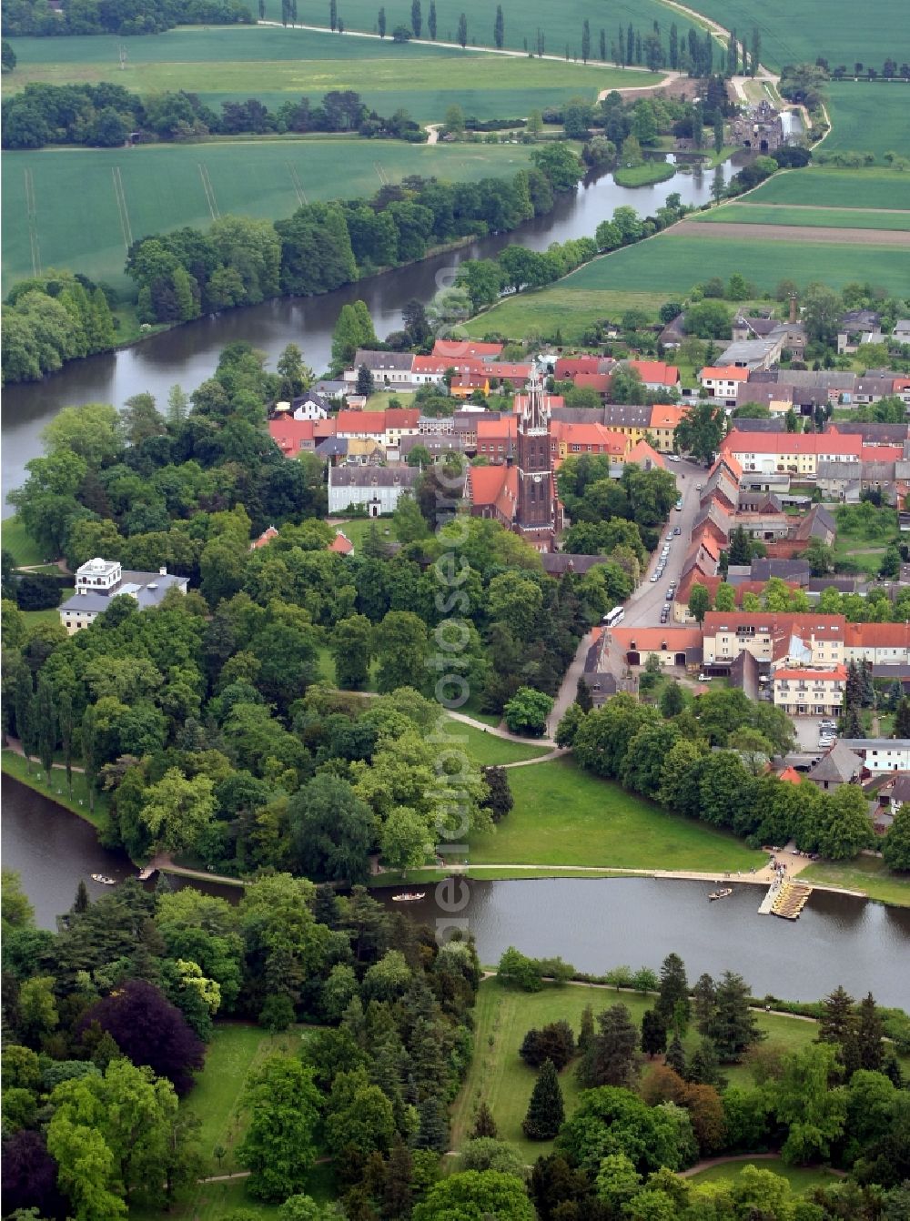 Wörlitz from the bird's eye view: Woerlitzer Park in the district of in Oranienbaum-Woerlitz in Saxony-Anhalt, UNESCO World Heritage