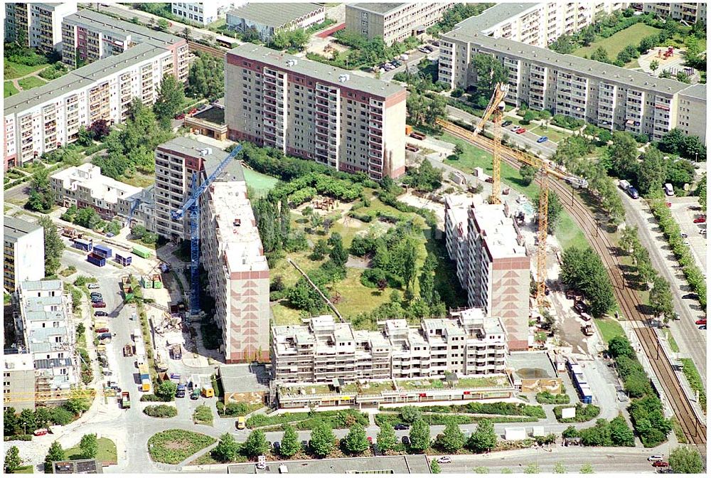 Berlin-Marzahn from above - Blick auf Abrißbaustellen in der Wohnsiedlung Havemannstraße - Rosenbecker Straße / Eichhorster Straße in Berlin-Marzahn / Ahrensfelde. Ein Projekt der DEGEWO / WBG Marzahn. Baufirmen: