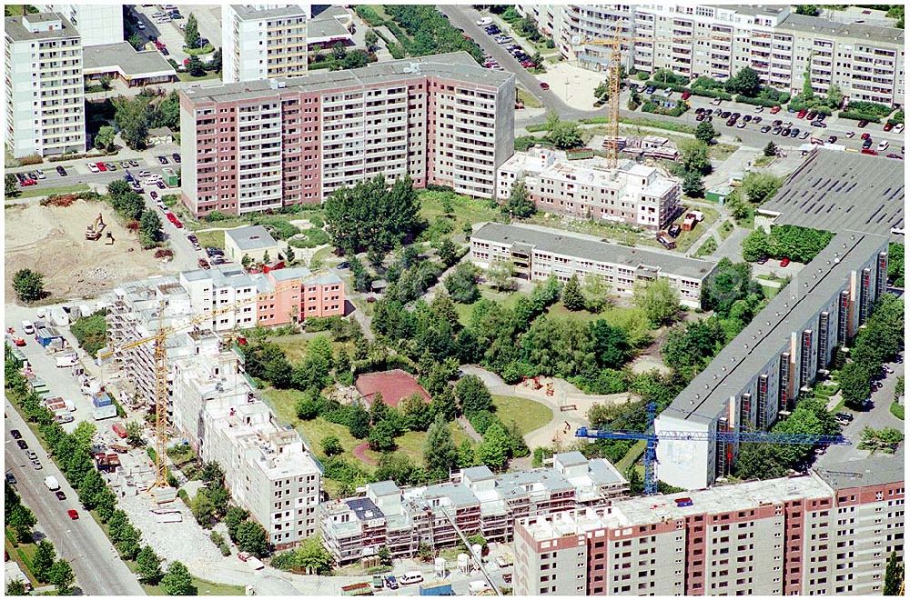 Aerial image Berlin-Marzahn - Blick auf Abrißbaustellen in der Wohnsiedlung Havemannstraße - Rosenbecker Straße / Eichhorster Straße in Berlin-Marzahn / Ahrensfelde. Ein Projekt der DEGEWO / WBG Marzahn. Baufirmen: