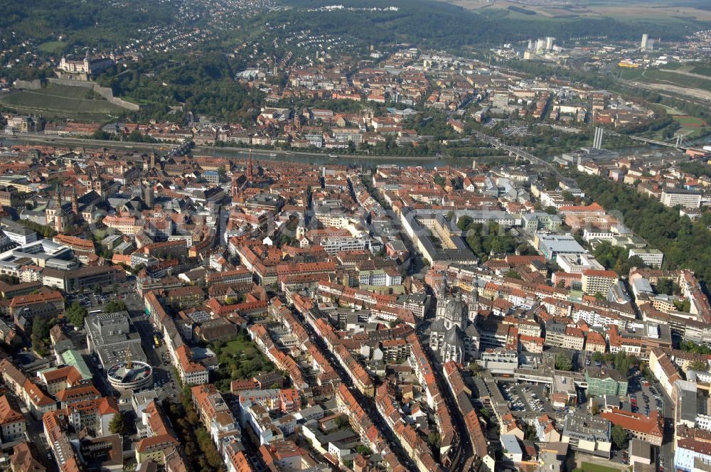 Aerial image WÜRZBURG - Blick auf Würzberg mit der Festung Marienberg, der Marienkapelle und dem Würzburger Dom. Würzburg ist eine kreisfreie Stadt im bayerischen Regierungsbezirk Unterfranken mit Sitz der Regierung von Unterfranken, des Bezirks Unterfranken und des Landratsamtes Würzburg. Die Festung Marienberg in Würzburg liegt in Unterfranken. Bereits in keltischer Zeit befanden sich hier eine Fliehburg und ein heidnischer Kultplatz. Nach der Völkerwan derung kamen im 6. Jahrhundert die Franken. Die Festung wurde im Laufe der Geschichte mehrfach umgebaut. Die ältesten noch erhaltenen Teile sind von 704. Die Marienkapelle ist ein gotischer Kirchenbau auf dem Unteren Markt, der von den Bürgern der Stadt auf den Überresten einer jüdischen Synagoge errichtet wurde. Baubeginn war 1377, die Bauzeit betrug etwa 100 Jahre. Der St. Kiliansdom zu Würzburg ist eine römisch-katholische Kirche in Würzburg, die dem Heiligen Kilian geweiht ist. Der Dom ist die Bischofskirche des Bistums Würzburg. Kontakt: Stadt Würzburg, Rückermainstrasse 2, 97070 Würzburg, Tel. +49 (0)9 31 37-0, Fax +49 (0)9 31 37 33 73, e-mail: info@stadt.wuerzburg.de; Kontakt Festung Marienberg: Schloss- und Gartenverwaltung Würzburg, Residenzplatz 2, Tor B, 97070 Würzburg, Tel. +49 (0)931 355 17 0, Fax +49 (0)931 355 17 25, e-mail: sgvwuerzburg@bsv.bayern.de; Kontakt Marienkapelle: Domerpfarrgasse 10, 97070 Würzburg, Tel. +49 (0)931 32 11 83 0, Fax +49 (0)931 38 62 85; Konakt Würzburger Dom: Dompfarramt, Domerpfarrgasse 10, 97070 Würzburg, Tel. +49 (0)9 31-386 62 80 0, Fax +49 (0)9 31 386 62 89 9