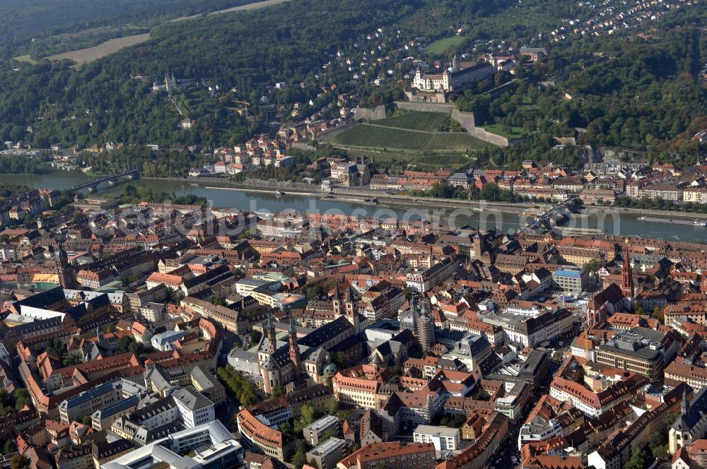 WÜRZBURG from the bird's eye view: Blick auf Würzberg mit der Festung Marienberg, der Marienkapelle und dem Würzburger Dom. Würzburg ist eine kreisfreie Stadt im bayerischen Regierungsbezirk Unterfranken mit Sitz der Regierung von Unterfranken, des Bezirks Unterfranken und des Landratsamtes Würzburg. Die Festung Marienberg in Würzburg liegt in Unterfranken. Bereits in keltischer Zeit befanden sich hier eine Fliehburg und ein heidnischer Kultplatz. Nach der Völkerwan derung kamen im 6. Jahrhundert die Franken. Die Festung wurde im Laufe der Geschichte mehrfach umgebaut. Die ältesten noch erhaltenen Teile sind von 704. Die Marienkapelle ist ein gotischer Kirchenbau auf dem Unteren Markt, der von den Bürgern der Stadt auf den Überresten einer jüdischen Synagoge errichtet wurde. Baubeginn war 1377, die Bauzeit betrug etwa 100 Jahre. Der St. Kiliansdom zu Würzburg ist eine römisch-katholische Kirche in Würzburg, die dem Heiligen Kilian geweiht ist. Der Dom ist die Bischofskirche des Bistums Würzburg. Kontakt: Stadt Würzburg, Rückermainstrasse 2, 97070 Würzburg, Tel. +49 (0)9 31 37-0, Fax +49 (0)9 31 37 33 73, e-mail: info@stadt.wuerzburg.de; Kontakt Festung Marienberg: Schloss- und Gartenverwaltung Würzburg, Residenzplatz 2, Tor B, 97070 Würzburg, Tel. +49 (0)931 355 17 0, Fax +49 (0)931 355 17 25, e-mail: sgvwuerzburg@bsv.bayern.de; Kontakt Marienkapelle: Domerpfarrgasse 10, 97070 Würzburg, Tel. +49 (0)931 32 11 83 0, Fax +49 (0)931 38 62 85; Konakt Würzburger Dom: Dompfarramt, Domerpfarrgasse 10, 97070 Würzburg, Tel. +49 (0)9 31-386 62 80 0, Fax +49 (0)9 31 386 62 89 9