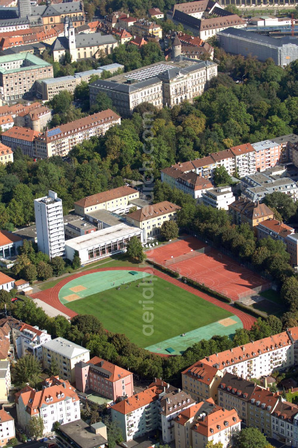 WÜRZBURG from above - Sportplatz San derrasen im Stadtteil San derau. Kontakt: Sportplatz San derrasen, Virchowstr. 1, 97070 Würzburg, Tel. +49 (0)931 2054365