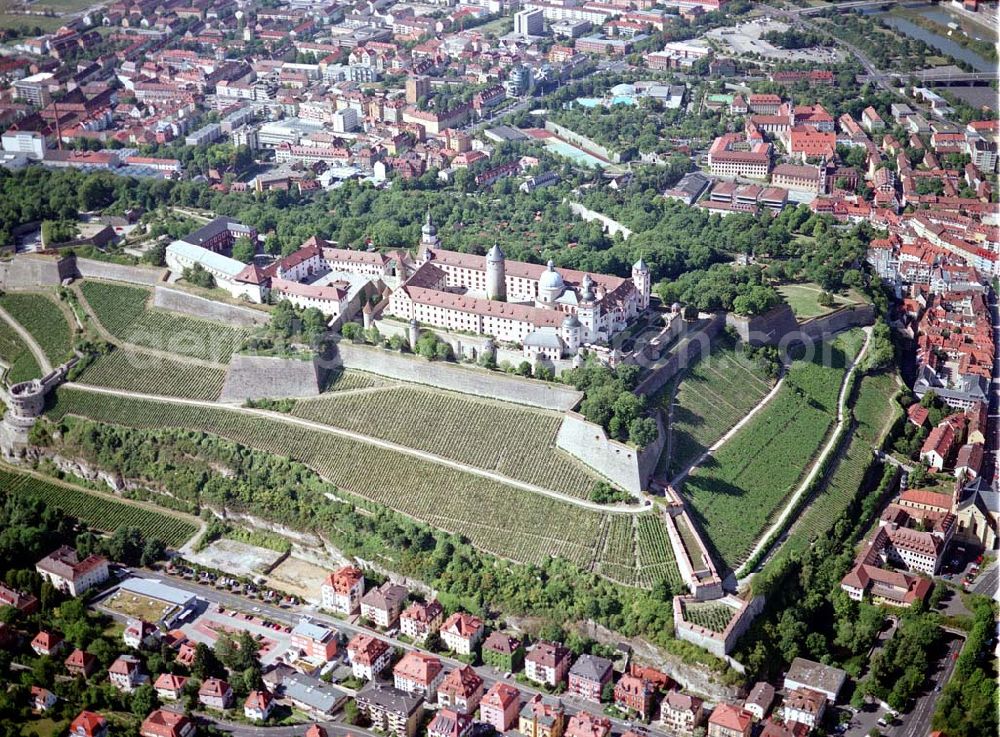 Aerial photograph Würzburg / Bayern - Würzburg mit dem Stadtzentrum. Schloss- und Gartenverwaltung Würzburg Residenzplatz 2, Tor B 97070 Würzburg (09 31) 3 55 17-0 Fax (09 31) 5 19 25 sgvwuerzburg@bsv.bayern.de Vorstand: Herr Weiler (zuständig für: Residenz und Hofgarten Würzburg mit Rosenbachpark - Festung Marienberg mit Fürstengarten, Würzburg - Schloss und Hofgarten Veitshöchheim)