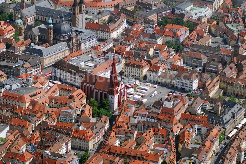 Aerial photograph Würzburg - Blick auf die Würzburger Marienkapelle. Die Marienkapelle auf der Nordseite des Würzburger Marktplatzes ist heute eine Nebenkirche der Pfarreien Dom und Neumünster im Besitz der Marienkapellenstiftung. In früheren Zeiten jedoch war sie der Kristallisationspunkt städtischen Engagements gegen die Dominanz von Bischof, Stiften und Klöstern. Sie gilt als Höhepunkt spätgotischer Baukunst in Unterfranken. Die Marienkapelle liegt am Marktplatz 7 in 97070 Würzburg.