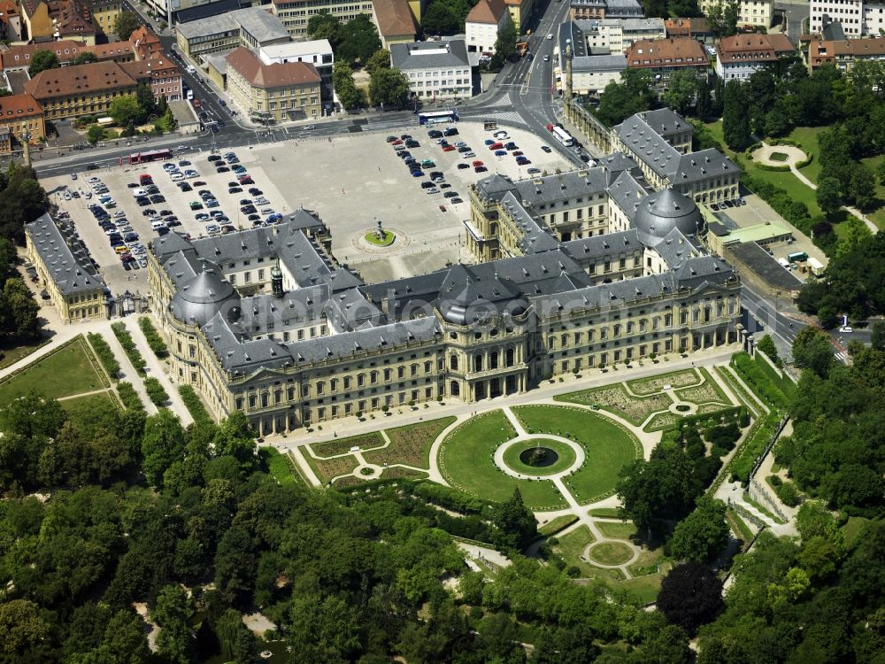 Aerial image Würzburg - The Würzburg Residenz, a Baroque palace building on the outskirts of the city of Würzburg. The UNESCO in the building, including the Residence Square and the adjacent building in 1981 in the rank of a world heritage site