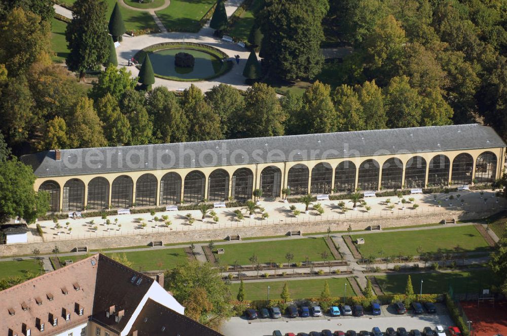 Würzburg from the bird's eye view: Blick auf die Würzburger Residenz in Bayern. Die Würzburger Residenz ist ein barocker Residenzbau am Rande der Innenstadt von Würzburg. Der Bau begann 1719 und dauerte bis etwa 1780 und diente als Sitz der Würzburger Fürstbischöfe. Das Martin-von-Wagner-Museum ist die Sammlung der Universität Würzburg und ist seit 1963 im Südflügel untergebracht. Kontakt Residenz: Residenz und Hofgarten Würzburg, Schloss- und Gartenverwaltung Würzburg, Residenzplatz 2, Tor B, 97070 Würzburg, Tel. +49(0)931 35517 0, Fax +49(0)931 35517 25, Email: sgvwuerzburg@bsv.bayern.de; Kontakt Museum: Martin-von-Wagner-Museum, Residenzplatz 2a, 97070 Würzburg, Tel. +49(0)931 312 282, Fax +49(0)931 312507