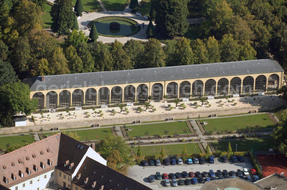 Würzburg from above - Blick auf die Würzburger Residenz in Bayern. Die Würzburger Residenz ist ein barocker Residenzbau am Rande der Innenstadt von Würzburg. Der Bau begann 1719 und dauerte bis etwa 1780 und diente als Sitz der Würzburger Fürstbischöfe. Das Martin-von-Wagner-Museum ist die Sammlung der Universität Würzburg und ist seit 1963 im Südflügel untergebracht. Kontakt Residenz: Residenz und Hofgarten Würzburg, Schloss- und Gartenverwaltung Würzburg, Residenzplatz 2, Tor B, 97070 Würzburg, Tel. +49(0)931 35517 0, Fax +49(0)931 35517 25, Email: sgvwuerzburg@bsv.bayern.de; Kontakt Museum: Martin-von-Wagner-Museum, Residenzplatz 2a, 97070 Würzburg, Tel. +49(0)931 312 282, Fax +49(0)931 312507