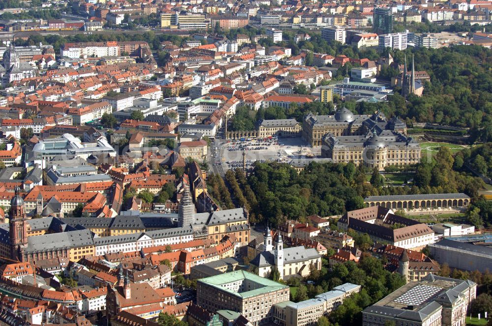 Aerial image WÜRZBURG - Blick auf Würzburg mit der Würzburger Residenz mit Hofgarten, der Neubaukirche, die St. Stephan-Kirche, die St. Peter und Paul-Kirche. Würzburg ist eine kreisfreie Stadt im bayerischen Regierungsbezirk Unterfranken mit Sitz der Regierung von Unterfranken, des Bezirks Unterfranken und des Landratsamtes Würzburg. Die Würzburger Residenz ist ein barocker Residenzbau am Rande der Innenstadt von Würzburg begonnen 1719 bis etwa 1780. Die Neubaukirche wurde 1582 als Universitätskirche gemeinsam mit der Alten Universität von Julius Echter erbaut. Beim großen Bombenangriff auf die Stadt wurde sie weitgehend zerstört, der Wiederaufbau dauerte viele Jahre. St. Stephan ist eine der ältesten Kirchen Würzburgs. Ihre Geschichte reicht bis ins Jahr 1014 zurück. Die ursprünglich romanische St. Peter und Paul-Kirche ist Simon Petrus und Paulus von Tarsus geweiht. 1717–1720 wurde sie von Joseph Greissing zur Barockkirche umgestaltet. Kontakt: Stadt Würzburg, Rückermainstrasse 2, 97070 Würzburg, Tel. +49 (0)9 31 37-0, Fax +49 (0)9 31 37 33 73, e-mail: info@stadt.wuerzburg.de; Kontakt Würzburger Residenz: Bayerische Verwaltung der staatlichen Schlösser, Gärten und Seen, Schloss Nymphenburg, Eingang 16, 80638 München, Tel. +49 (0)89 1 79 08 0, Fax +49 (0)89 1 79 081 54, e-mail: poststelle@bsv.bayern.de; Kontakt Neubaukirche: Neubaustraße 9, 97070 Würzburg; Kontakt St. Stephan-Kirche: Evang.-Luth. Pfarramt Würzburg St. Stephan, Zwinger 3c, 97070 Würzburg, e-mail: pfarrer-dolling@wuerzburg-ststephan.de; Kontakt St. Peter und Paul-Kirche: Römisch-Katholische Pfarrkirche, Peterplatz 8, Tel. +49 (0)931 52 75 4, Fax +49 (0)931 353 4351