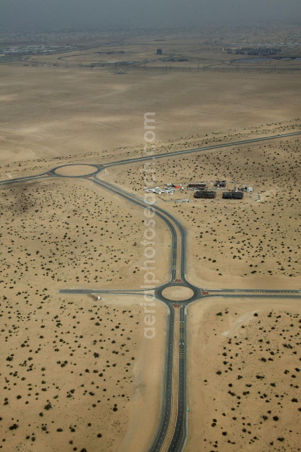 Aerial image Dubai - Wüste zwischen Dubai und Al-Ain. Dubai und Al-Ain sind durch die Autobahn E66 verbunden. Die beiden Städte sind 105 km entfernt. AE, United Arab Emirates, Dubai: expressway / freeway through the desert between Dubai and Al-Ain.