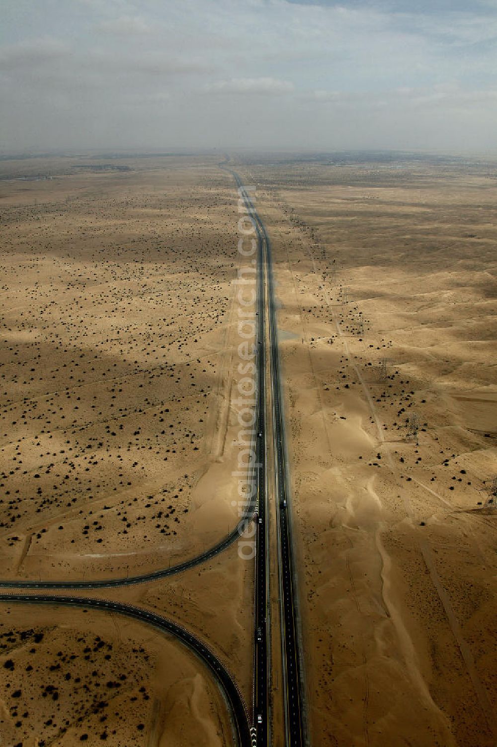 Aerial image Dubai - Wüste zwischen Dubai und Al-Ain. Dubai und Al-Ain sind durch die Autobahn E66 verbunden. Die beiden Städte sind 105 km entfernt. AE, United Arab Emirates, Dubai: expressway / freeway through the desert between Dubai and Al-Ain.