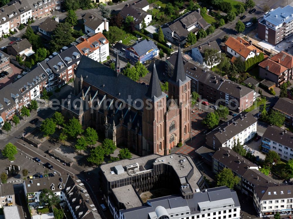 Xanten from the bird's eye view: Xanten Cathedral in Xanten on the Lower Rhine in North Rhine-Westphalia