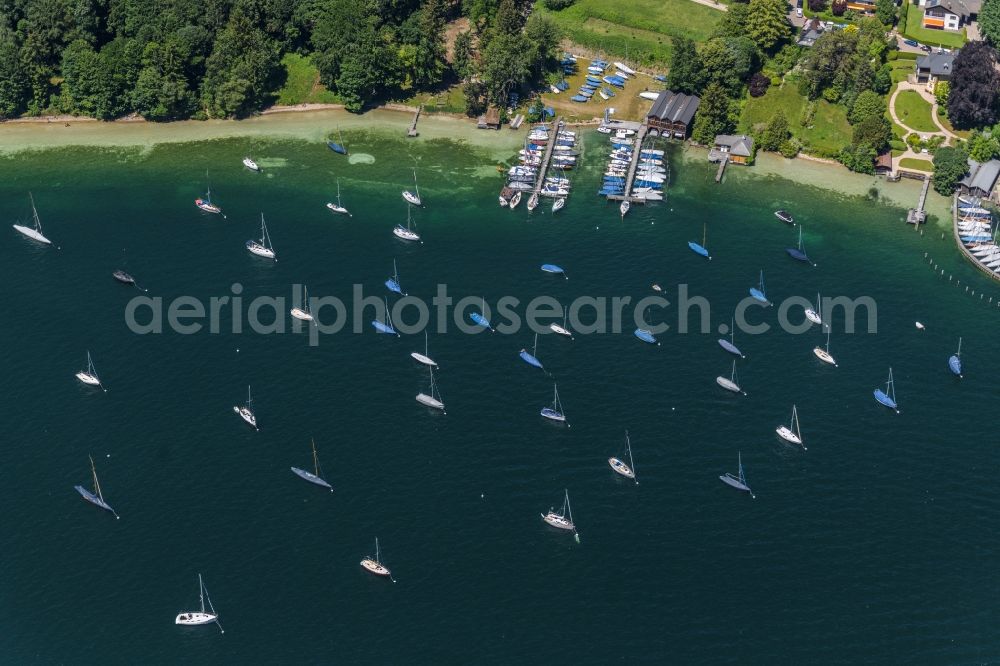 Aerial photograph Pöcking - Pleasure boat marina with docks and moorings on the shore area Possenhofen in Poecking in the state Bavaria, Germany